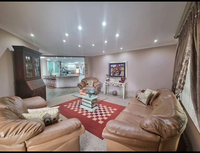 3 BEDROOM HOUSE FOR SALE IN VANDERBIJLPARK SE 4